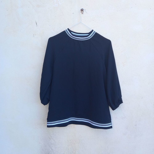 Zara women's sweatshirt used, black acrylic with striped trim