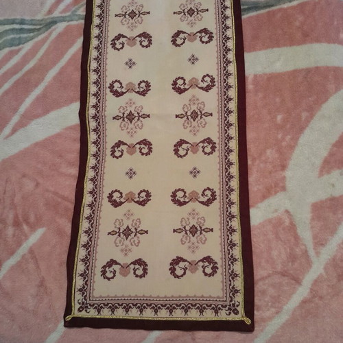 Handmade table runner like new, dimensions 85x35