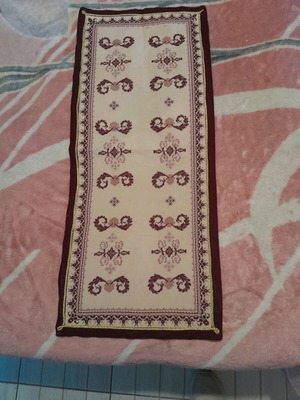 Handmade table runner like new, dimensions 85x35