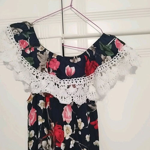Floral dress new medium with white lace collar