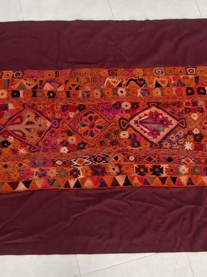 Handmade woven cover like new in red shades