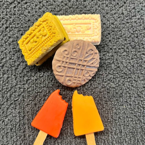 Vintage Hall & Keane erasers from the 1980s like new, set of 5