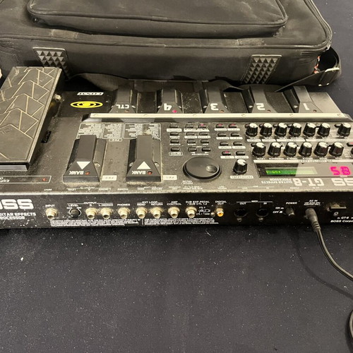 Boss GT-8 multi-effects pedal like new with bag and original power supply