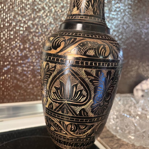 India vase like new, vintage piece