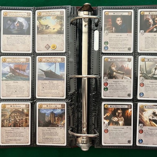 Collector album Game of Thrones cards like new, 300-350+ cards