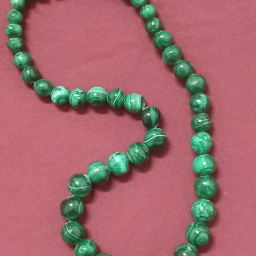 Vintage necklace with malachite semiprecious stones, like new