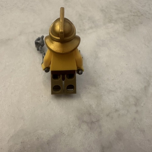 Gladiator figure like new with weapons