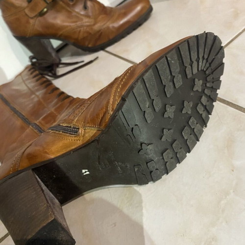 Leather boots with heel like new, brown, size 41