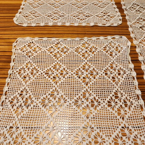 Set of 3 embroidered table runners like new