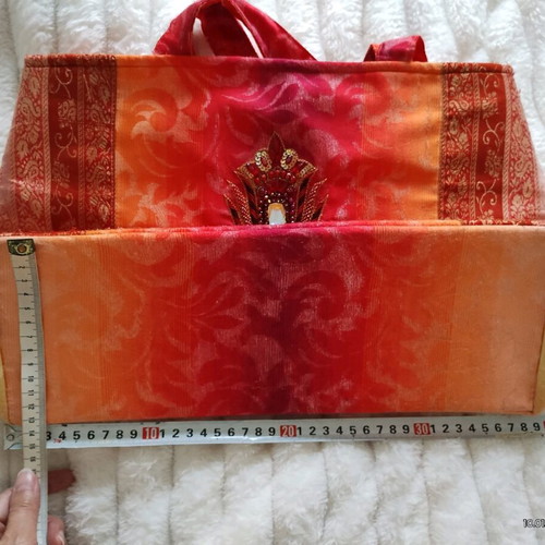 Large canvas shoulder bag like new, decorative
