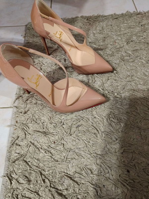Christian Louboutin γόβες μεταχειρισμένες, νούμερο 37, μπεζ, τακούνι 10 εκατοστά