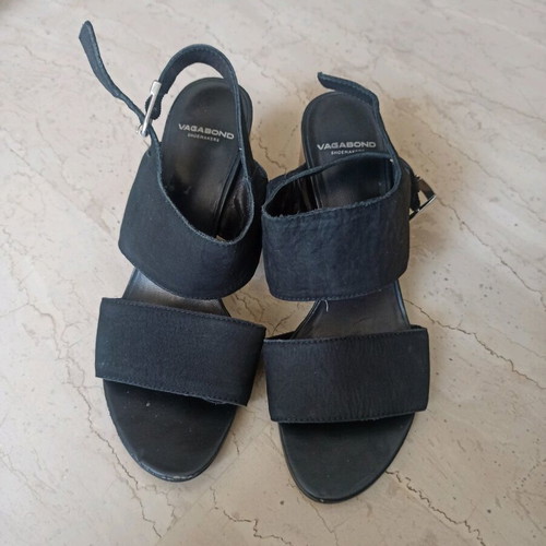 Vagabond black sandals used, thick straps, wooden heel 8cm, size 38