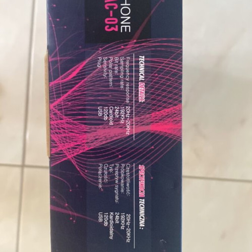 Microphone like new for gaming, streaming, chatting, dubbing