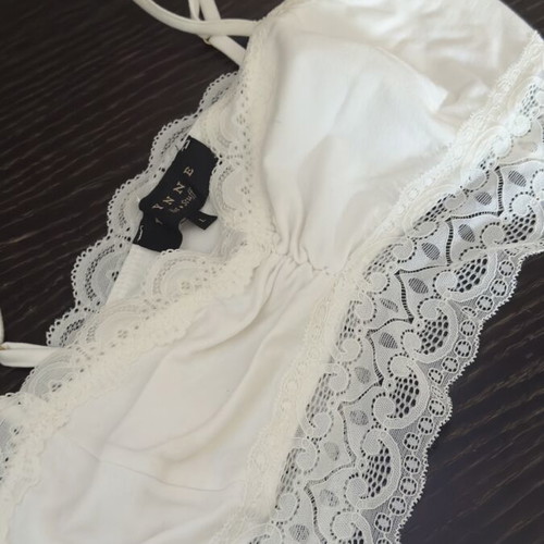 Crop top Lynne size L like new with lace details white