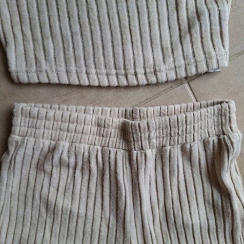 Shein set new, sleeveless crop top and beige pants