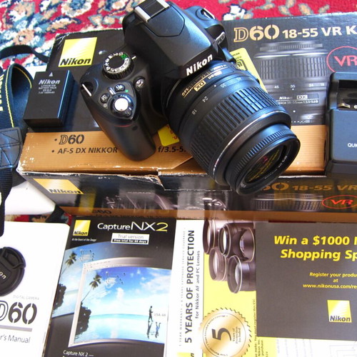 Nikon D60 DSLR Camera Kit DX Format 10.2MP with VR 18-55mm Lens like new