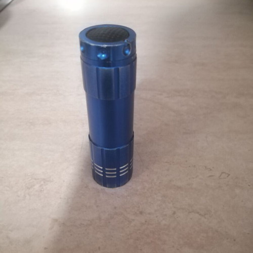 Battery flashlight 8.5 cm with 9 LED used, includes 3 AAA batteries