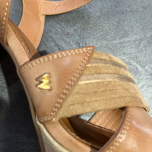 Wrangler suede sandals size 39 beige like new
