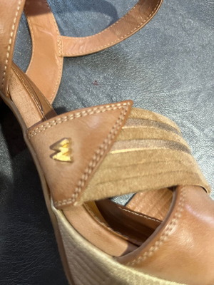 Wrangler suede sandals size 39 beige like new