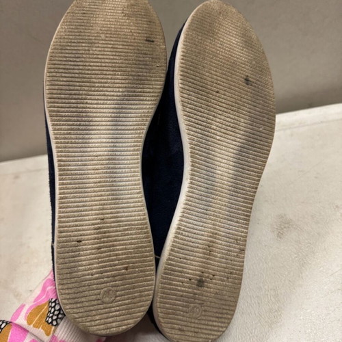 Loafer like new, closed dark blue shoes made of genuine leather size 40