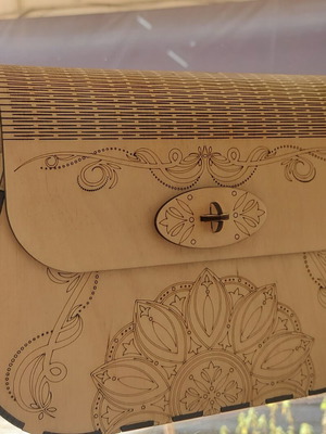 Wooden crossbody bag new with customizable engraving