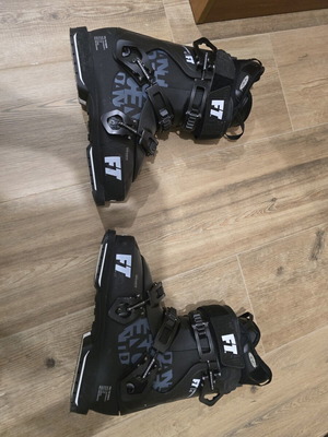 Full Tilt Descendant ski boots size 27.5, Flex 70