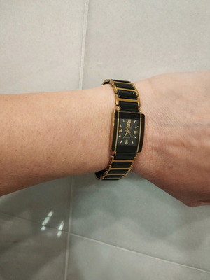 Women's wristwatch used, black and gold, 22cm bracelet