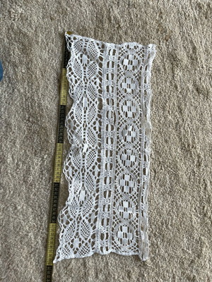 White rectangular doily like new