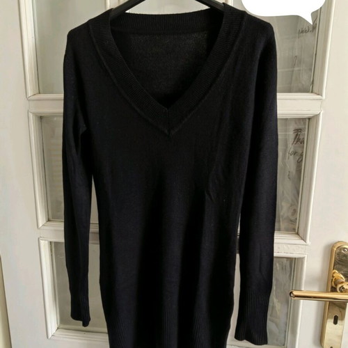 Black women's long sweater like new