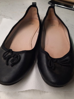 H&M black ballerina shoes size 36 like new, worn minimally