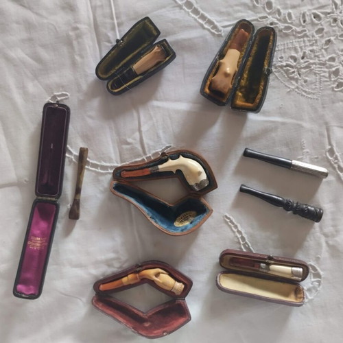 Vintage tobacco and cigarette pipes collection used, set of 8 with cases