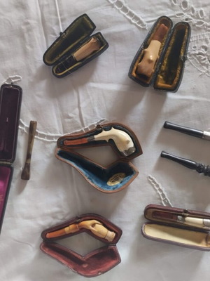 Vintage tobacco and cigarette pipes collection used, set of 8 with cases