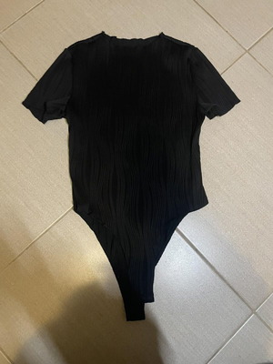 Black bodysuit shirt like new, size M