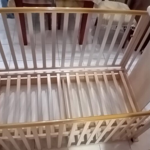 Baby cot Pierro like new with adjustable rails and storage drawer