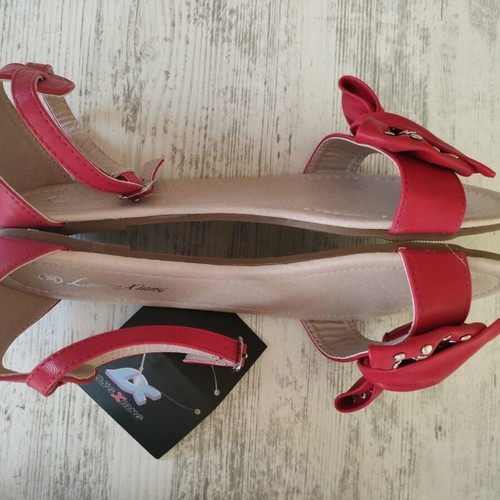 Red sandals new, lightweight and comfortable