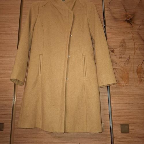 Only women's coat beige, like new