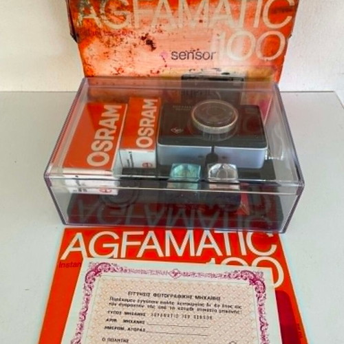 Agfamatic 100 Sensor camera like new with 6 new Osram Magicubes flashes