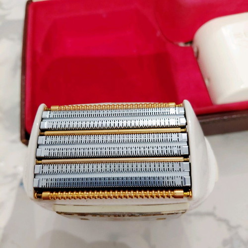 Remington vintage electric shaver from the 1960s like new