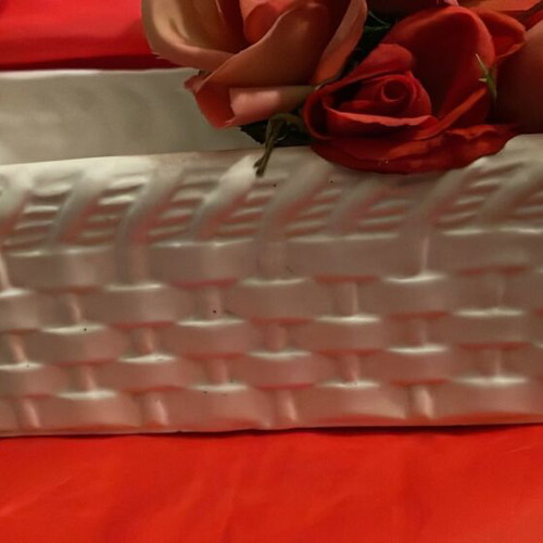 White porcelain kaspo with outer weave pattern like new