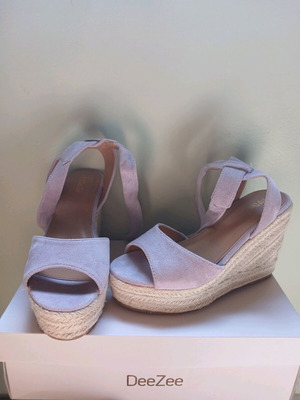 DeeZee velvet platform shoes like new with lace up tie No37 pink