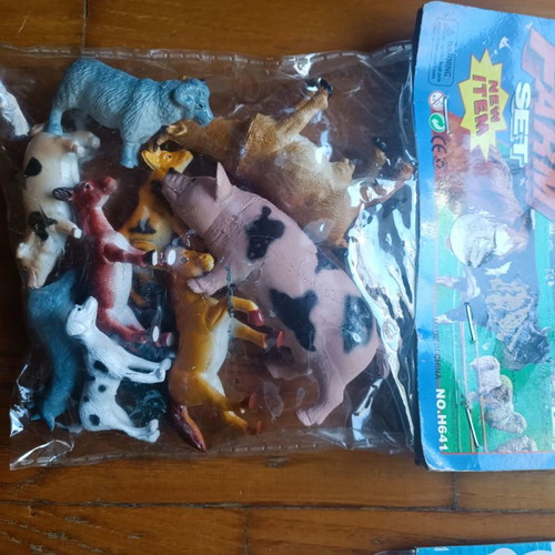 Plastic animals children's toys new, 2 packs of 10 each