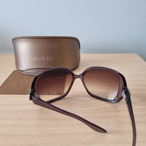 Gucci sunglasses like new with gradient lenses and case