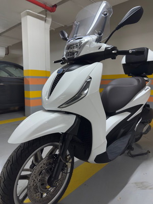 Piaggio Beverly 300 σαν καινούργιο 2022, άσπρο σκούτερ με αυτόματο