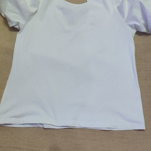 White top with statement sleeves and metal chain like new