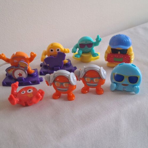Kinder Joy Music Emoji Friends set of 8 figures like new