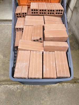 Τούβλα χτισίματος καινούρια 19cm x 9cm x 6cm, 120 τεμάχια