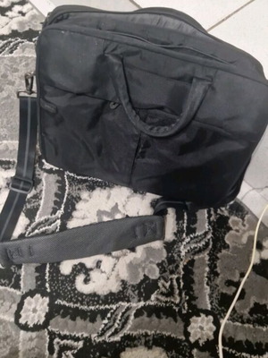 Dell laptop bag like new, large with many compartments, black