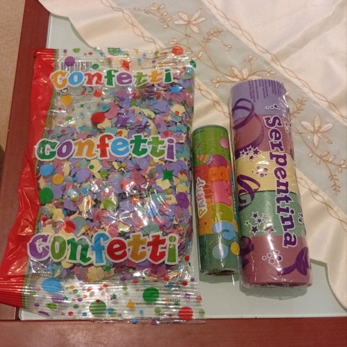Confetti and streamers new, sealed packages