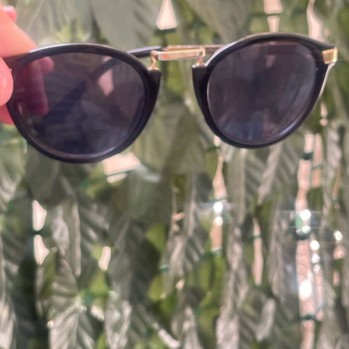 Original Vintage sunglasses in excellent condition, black