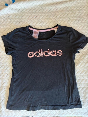 Μπλουζάκι adidas για κορίτσι 9-10 ετών σαν καινούργιο